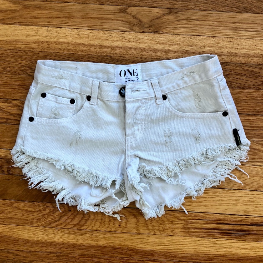 One Teaspoon Ivory White Denim Shorts size 25